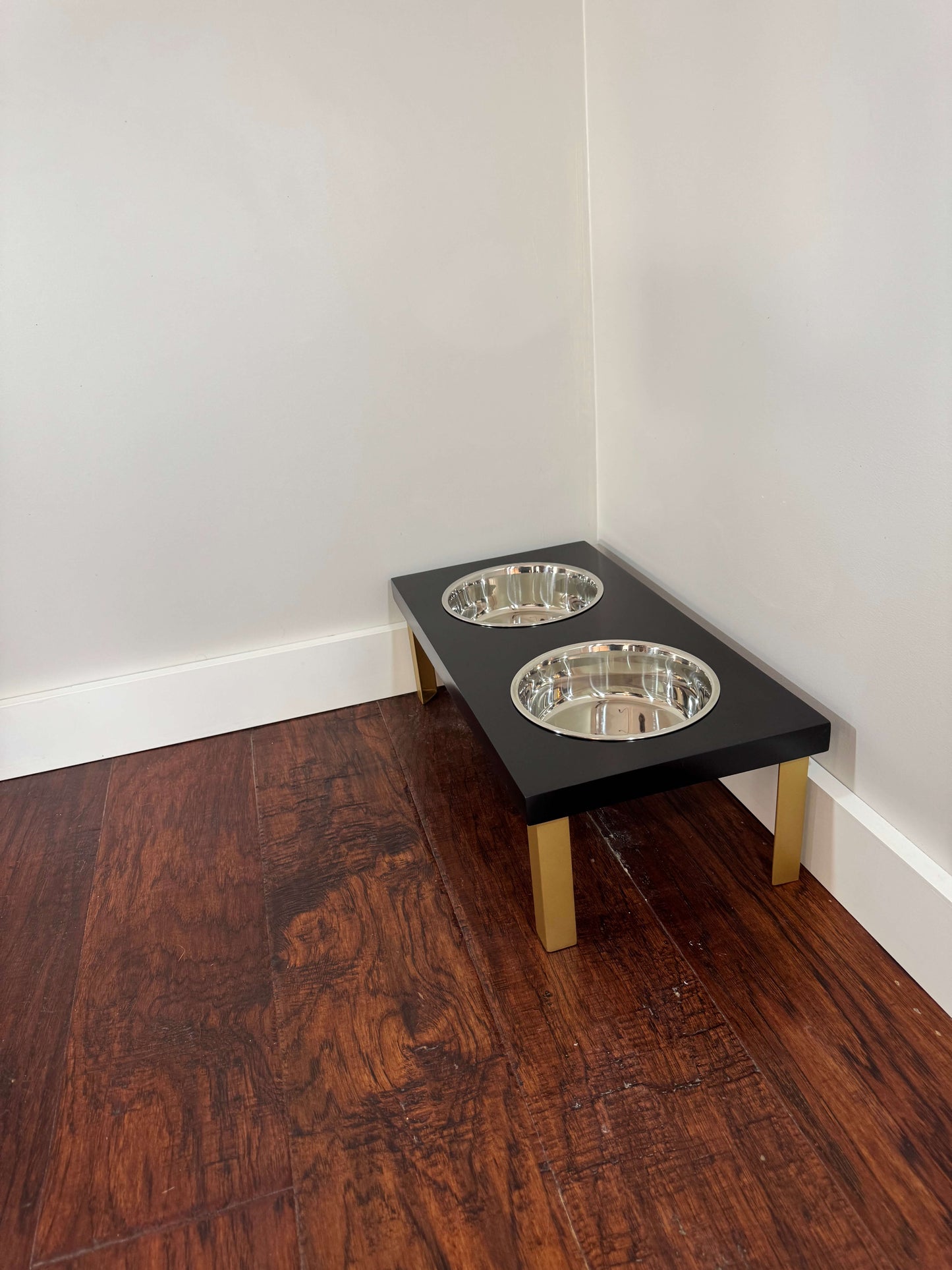 Medium, Black, 2-Bowl, 6", Gold straight legs