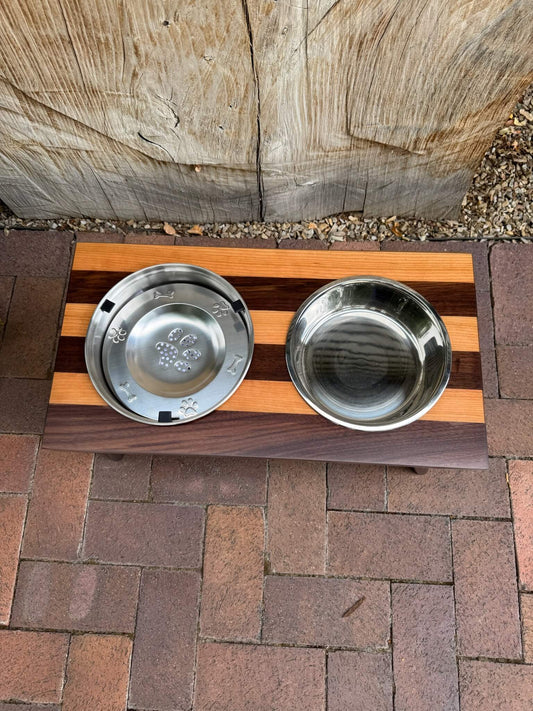 Large, Stripe, 2-Bowl, No-Drip, 10", Black slanted legs