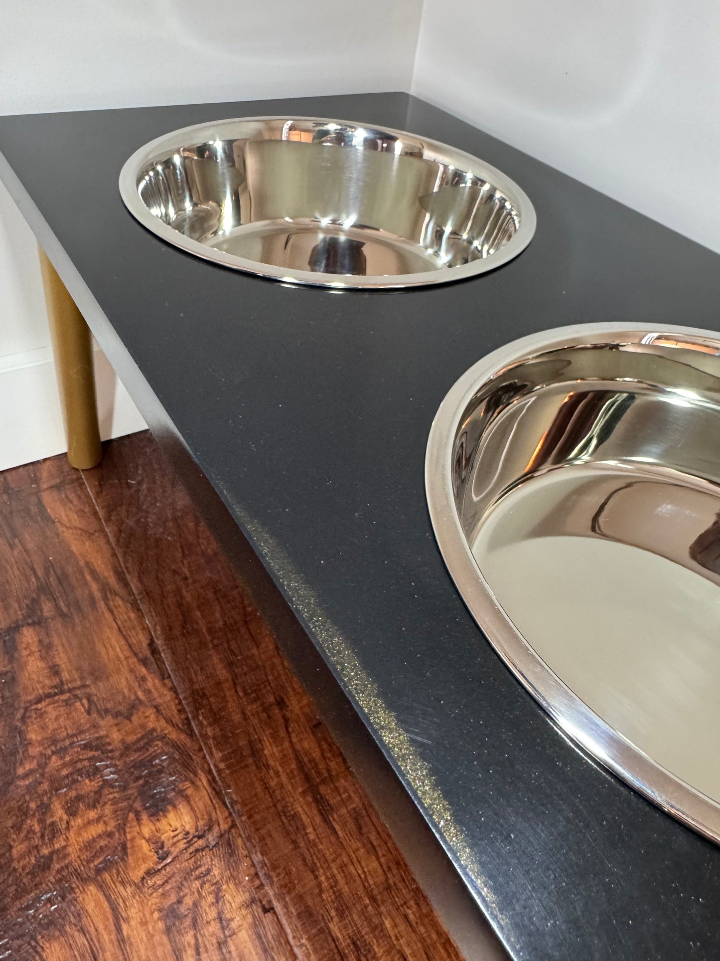 Large, Black, 2-Bowl, 10", Gold slanted legs