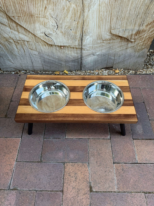 Medium, Stripe, 2-Bowl, 6", Black slanted legs