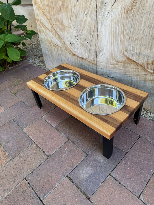 Medium, Stripe, 2-Bowl, 6", Black straight legs