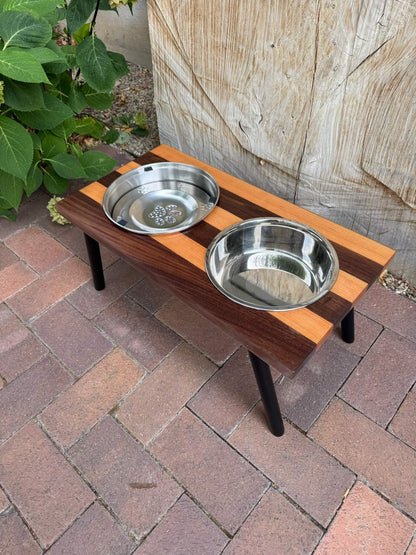 Large, Stripe, 2-Bowl, No-Drip, 10", Black slanted legs
