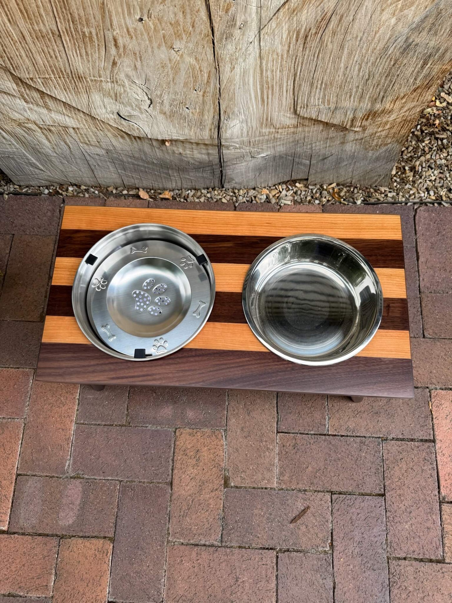 Large, Stripe, 2-Bowl, No-Drip, 10", Black slanted legs