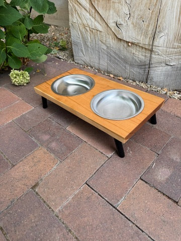Cat, Cherry, 2-Bowl, 4", Black slanted legs