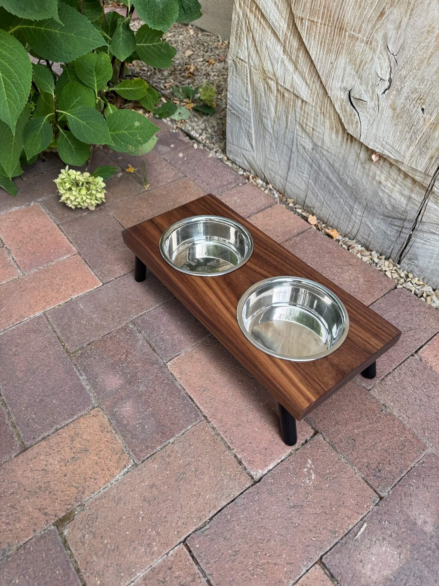 Small, Walnut, 2-Bowl, 4", Black slanted legs