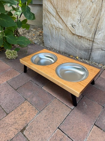 Cat, Cherry, 2-Bowl, 4", Black slanted legs