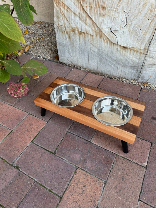 Small, Striped, 2-Bowl, 4", Black slanted legs