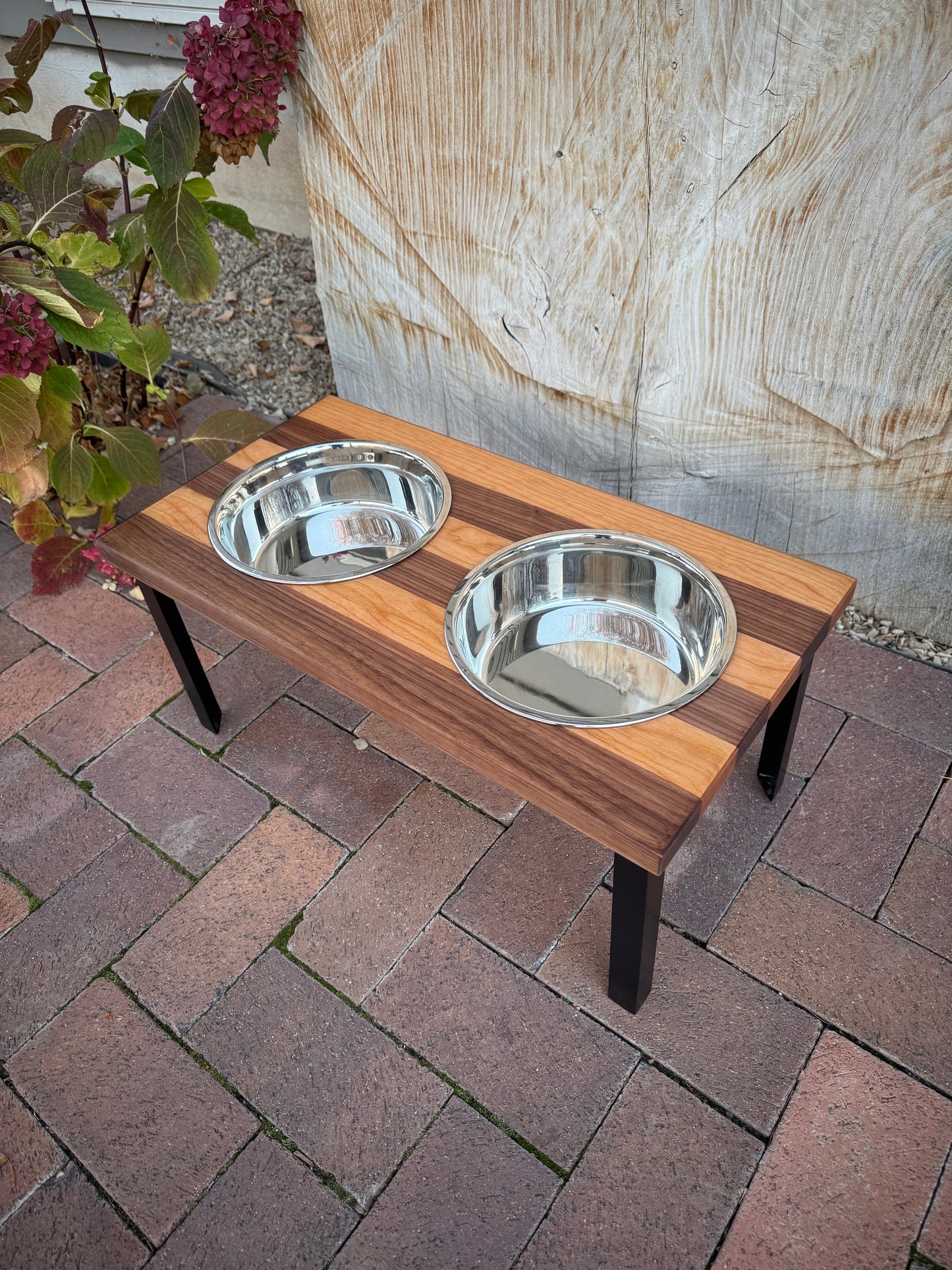 Large, Striped, 2-Bowl, 10", Black straight legs