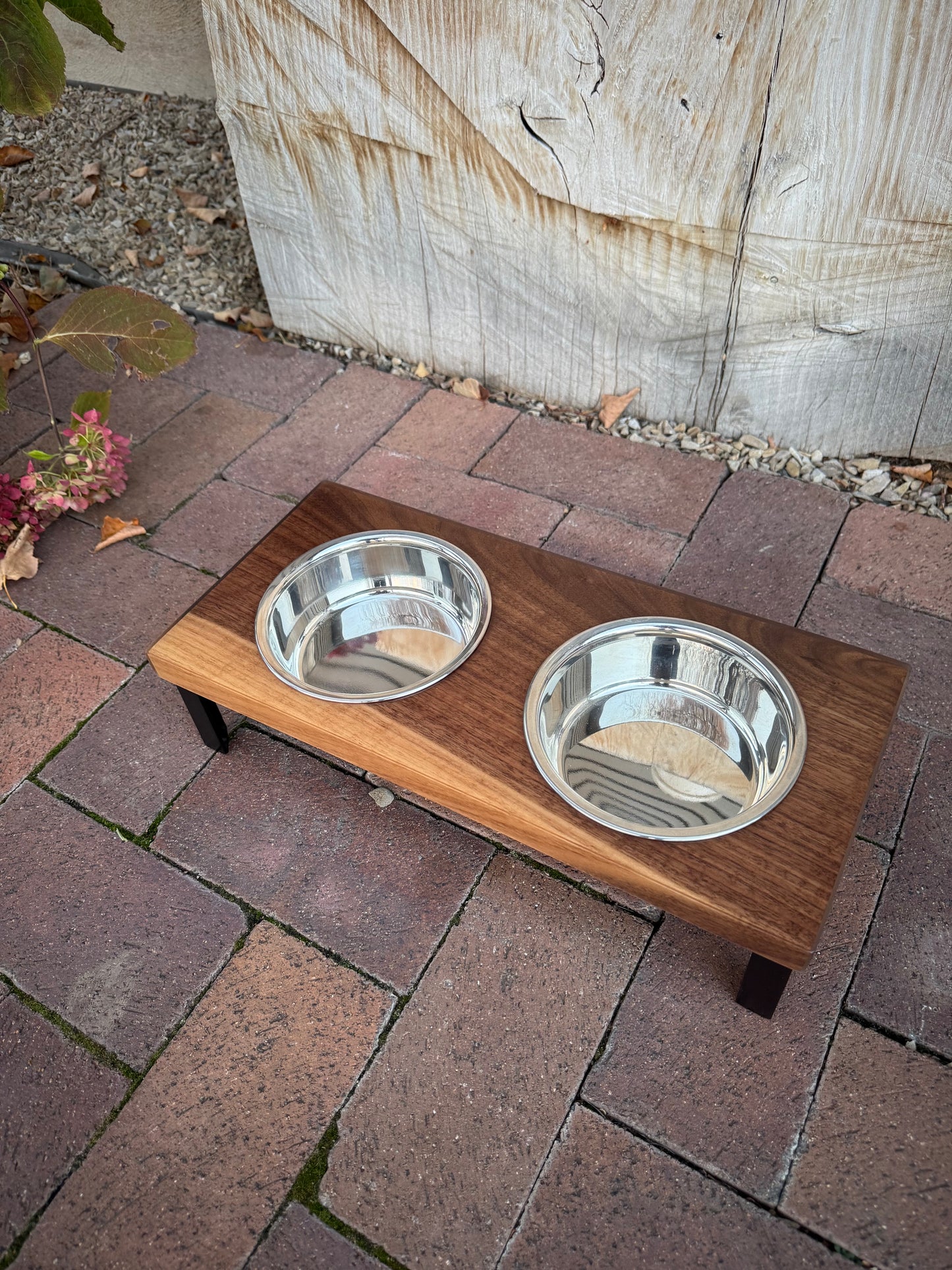 Small, Walnut, 2-Bowl, 4", Black straight legs