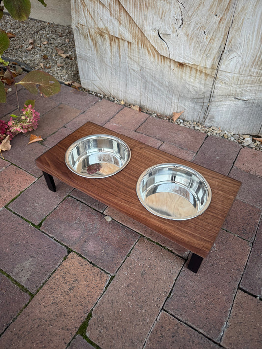 Small, Walnut, 2-Bowl, 4", Black straight legs