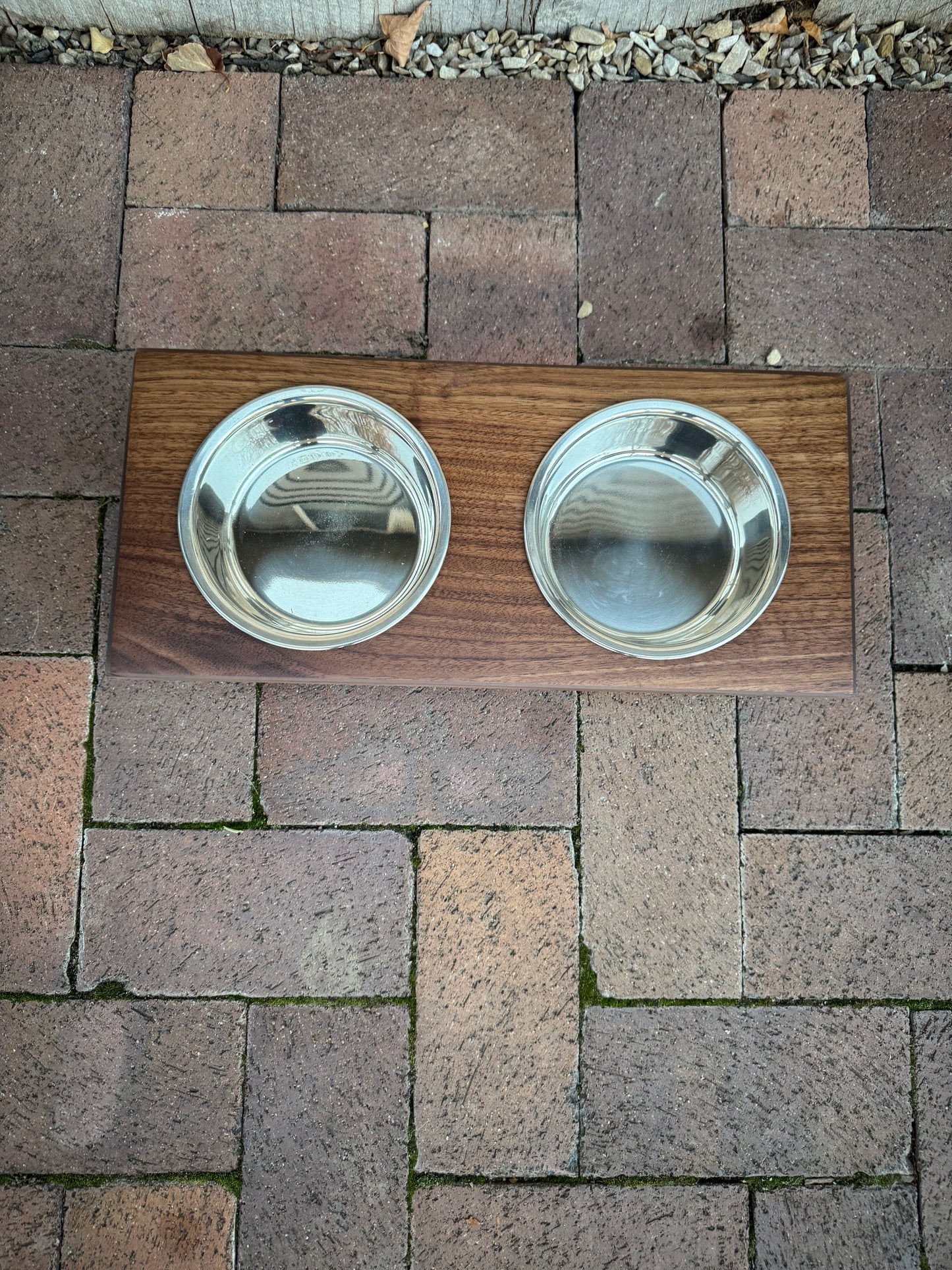 Small, Walnut, 2-Bowl, 4", Black straight legs