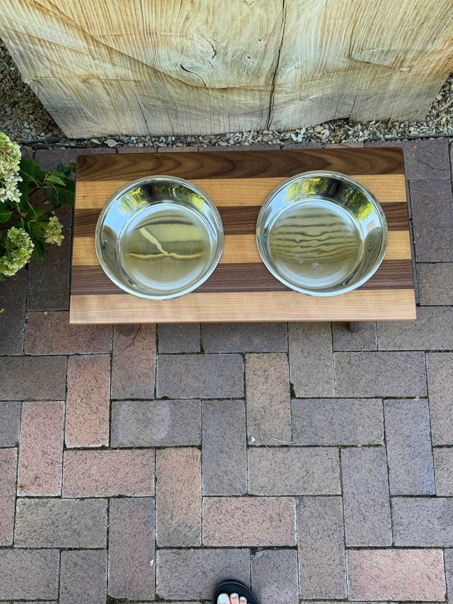 Large, Stripe, 2-Bowl, 12", Black Powder Coated Slanted Legs