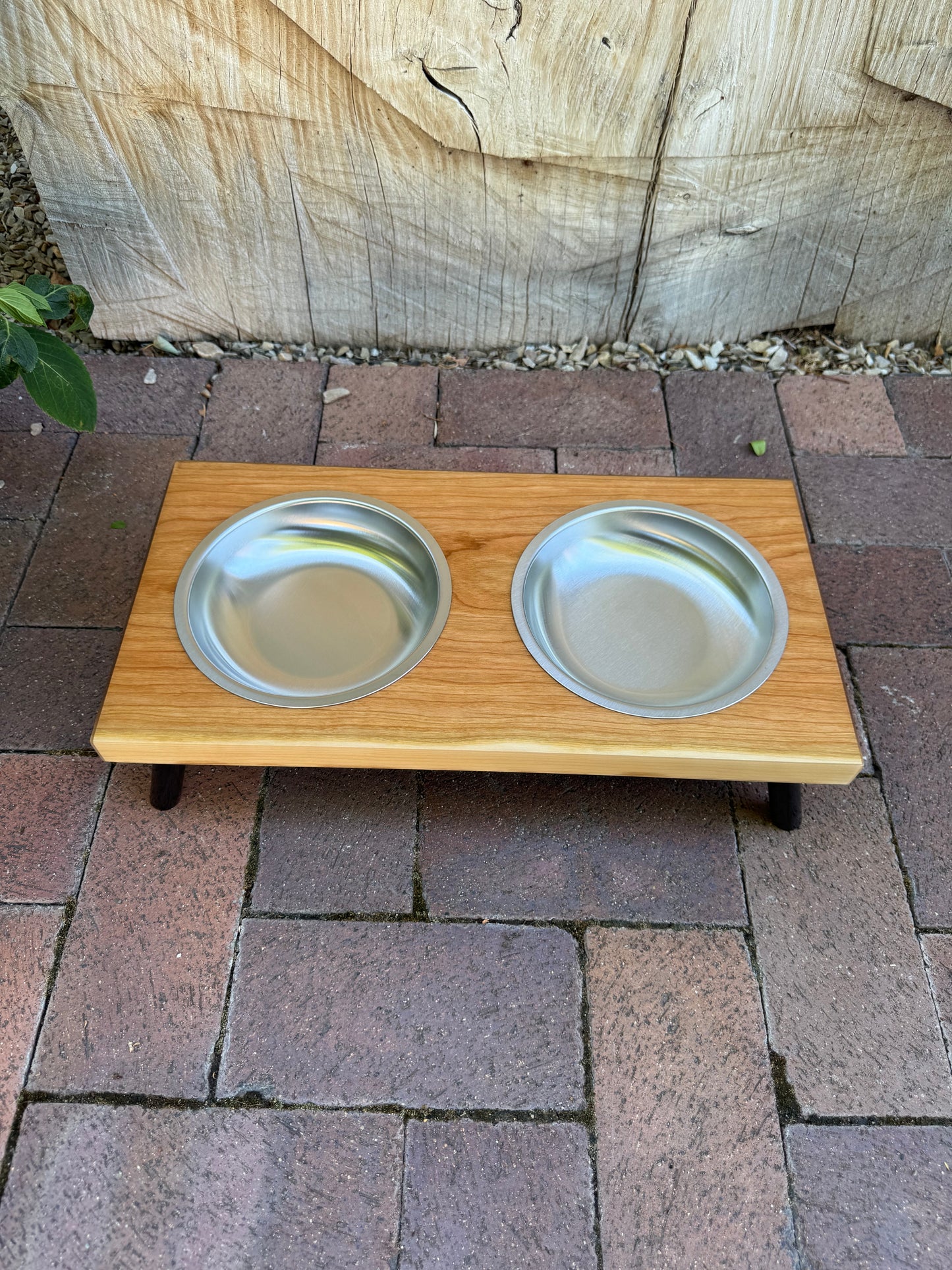 Cat, Cherry, 2-Bowl, 4", Black Powder Coated Slanted Legs